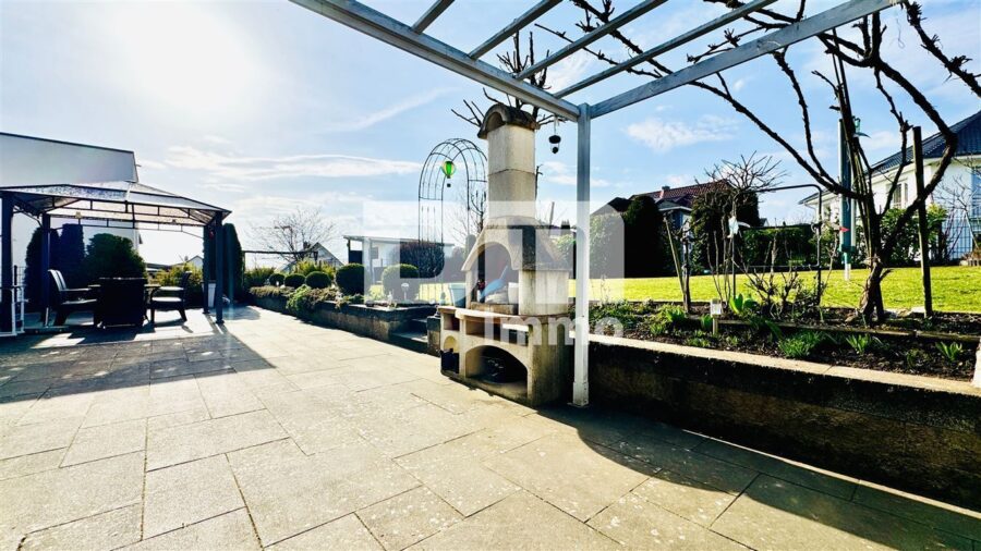 Luxeriöse Stadtvilla mit exklusiver Ausstattung in Traumlage mit vielen hochwertigen Extras - Terrasse / Gartenzugang
